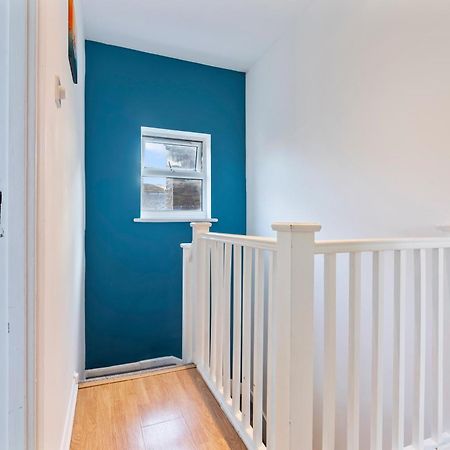 فيلا Impeccable 4-Bed House In Brixton لندن المظهر الخارجي الصورة