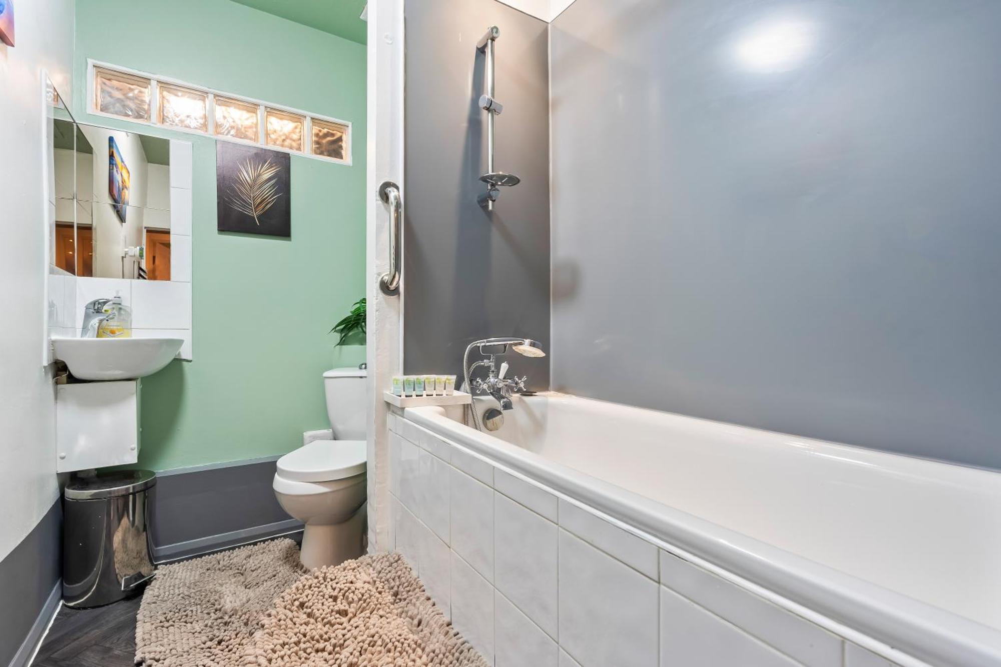فيلا Impeccable 4-Bed House In Brixton لندن المظهر الخارجي الصورة